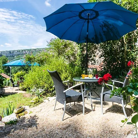 Un Jardin Dans La Falaise Apartman *