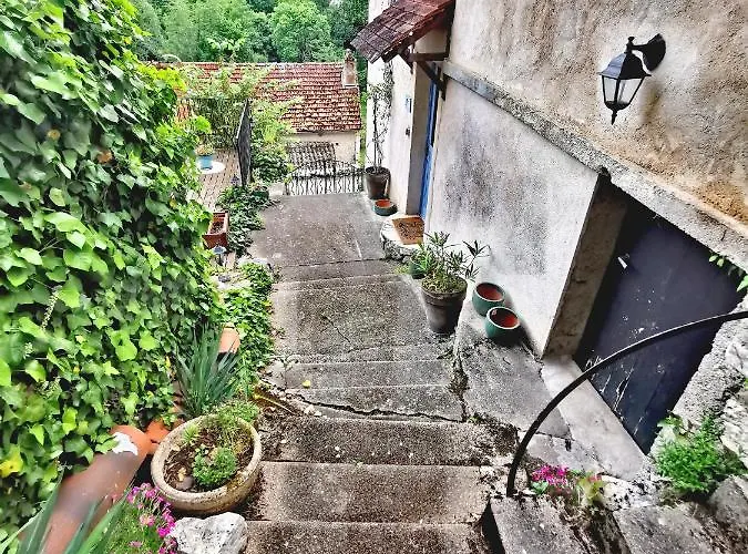 Lejlighed Un Jardin Dans La Falaise