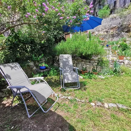 Un Jardin Dans La Falaise Apartmán Cabrerets