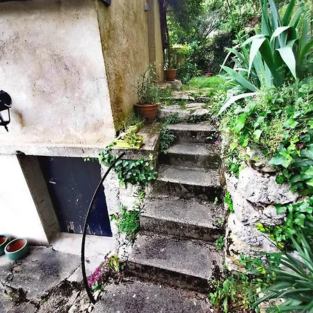 Un Jardin Dans La Falaise