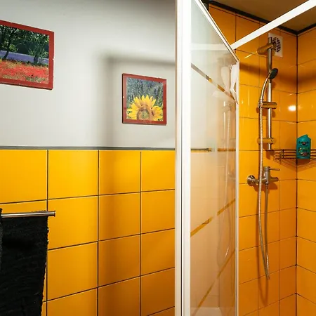 Un Jardin Dans La Falaise Cabrerets