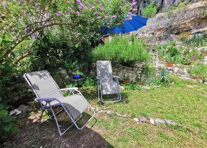 Un Jardin Dans La Falaise شقة Cabrerets