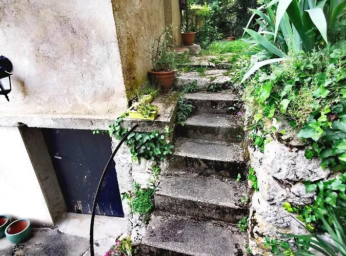 Un Jardin Dans La Falaise